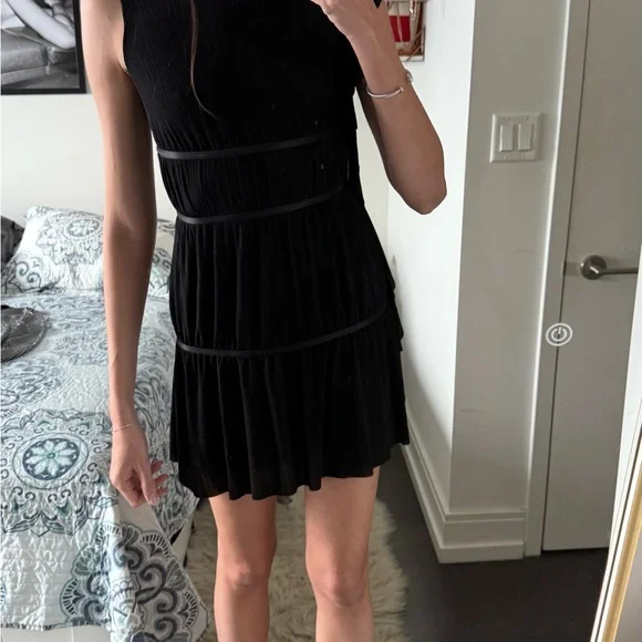 Guess Elegant Black Dress - Picture 3 of 5